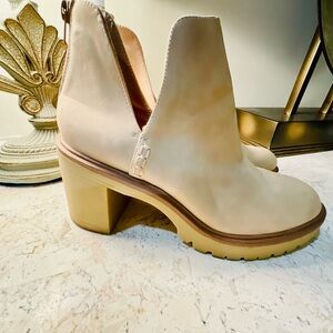 DV by Dolce Vita Cream Chunky Heeled Boots